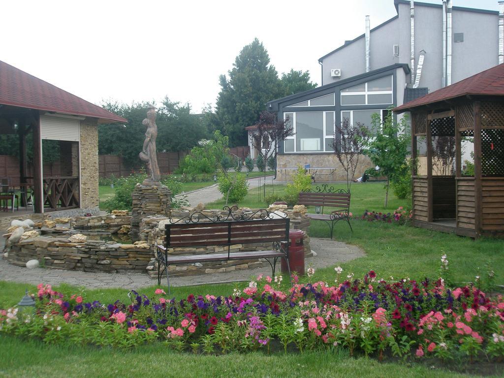 Hotel Grant Pesochin Exterior photo